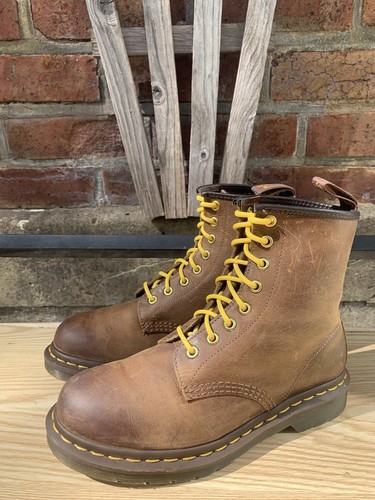 Martens 1460 hole - dr,