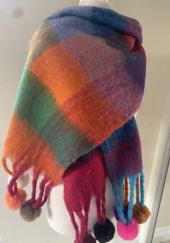 Stunning long wide pom - long,
