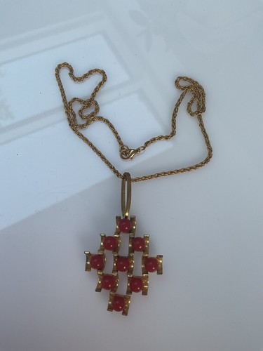 Vintage gold tone red cabochon - gold,