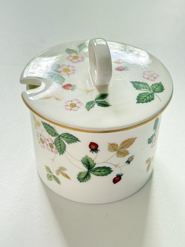 Wedgwood wild strawberry - ‘wild, strawberry’