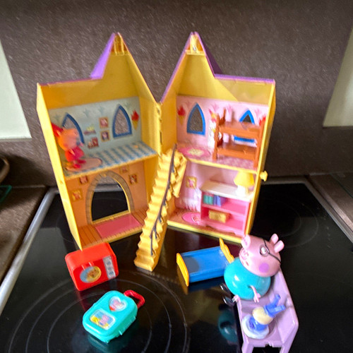 Peppa pig castle - pig,