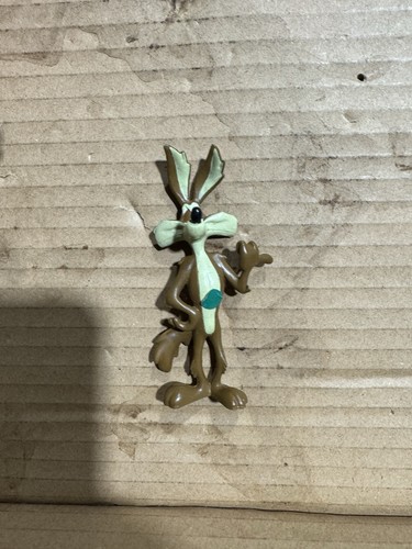 Wile coyote collectible pvc - e.,