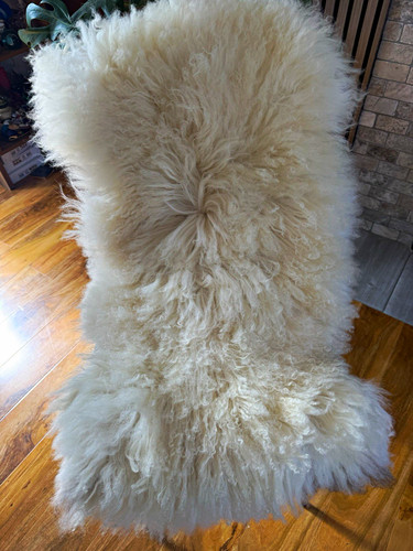 Beautiful real sheepskin rug - real,