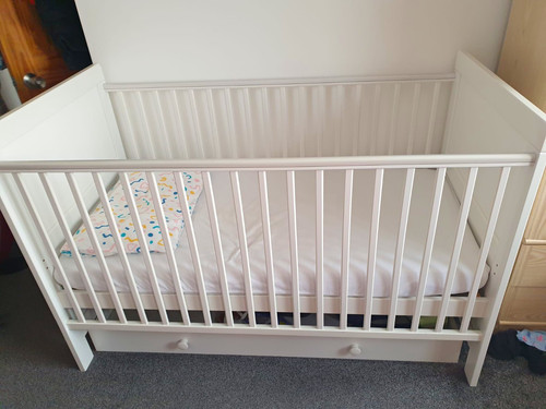 Mamas papas milano white cot - &,