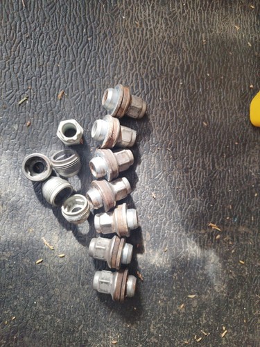 Jaguar locking wheel nuts - locking,