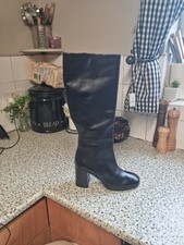 Jones The Bootmaker Guia