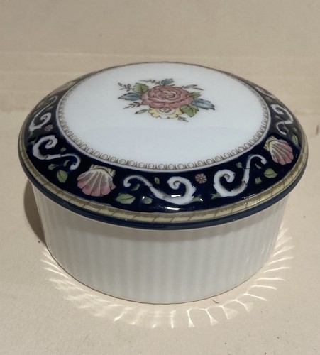 Wedgwood runnymede w4472 blue - wedgwood,