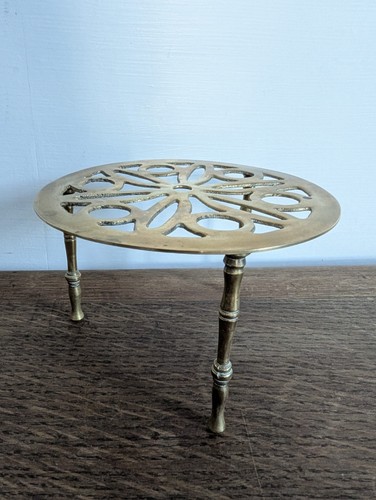 Vintage brass trivet - ,