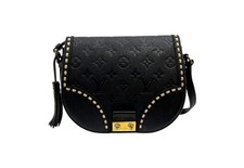 LOUIS VUITTON Shoulder Bag