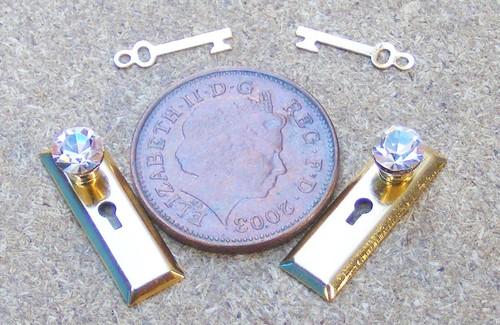 Dolls house crystal - house, knobs