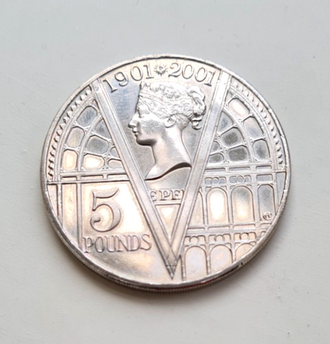 2001 five pounds - 2001, £5