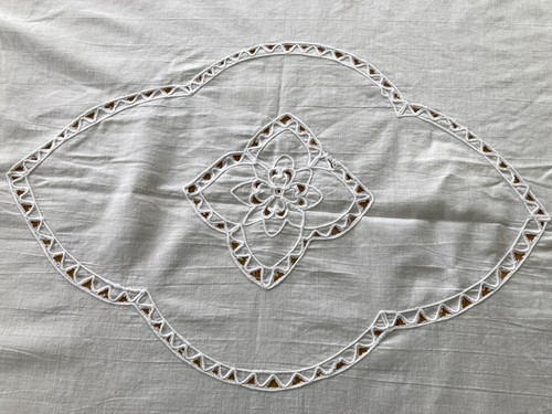 White large embroidery anglais - embroidery,