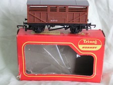 2 x TRIANG R122 & R123 HORSE & CATTLE WAGONS  - BOXED - OO GAUGE MODEL RAILWAY
