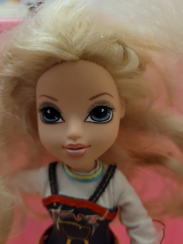 Moxie doll avery blue - moxie,