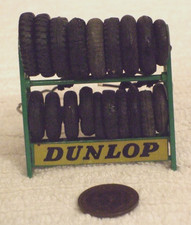 DINKY VINTAGE DUNLOP TYRE RACK (DINKY/MECCANO TYRE RACK & 19 TYRES) V/CLEAN