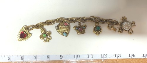 Vintage gold tone charm - gold,