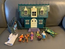 Scooby Doo Haunted House Playset & Figure Bundle