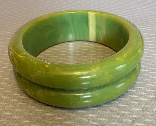 Vintage bakelite bangle lime - bakelite,