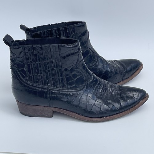 Golden goose deluxe brand - goose, ggdb