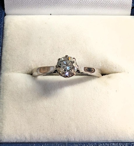 Vintage hallmarked 18ct white - vintage,