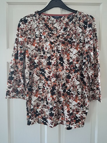 Maine ladies top size 20 - maine,