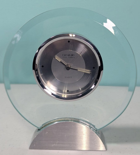 Danbury clock company - danbury, quartz