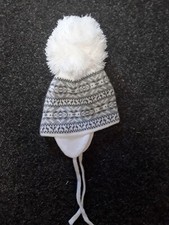 SALE NEW SATILA GREY/WHITE LARGE POM POM HAT STYLE SIMON SIZE 3-6 MONTHS APPROX