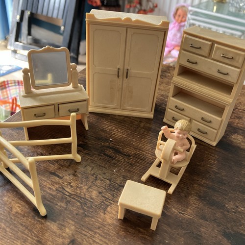 Vintage dolls house bedroom - dolls,