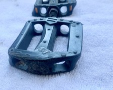 1980s Black GT BUBBLE FONT