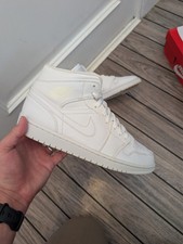Jordan 1 Mid – Triple White