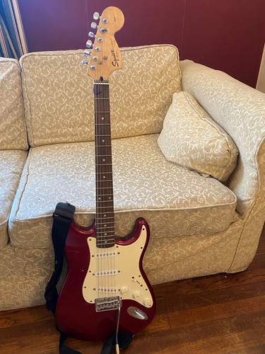 Squier strat right handed - strat.,