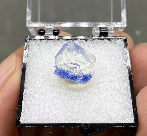 Quartz dumortierite 5 - dumortierite., 8.5