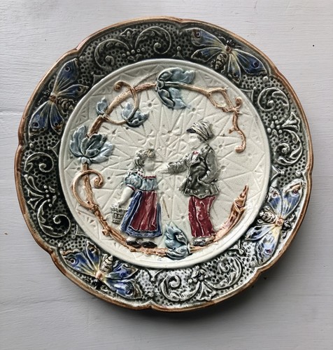 Antique plate barbotine - antique,