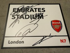SQUAD SIGNED ARSENAL METAL