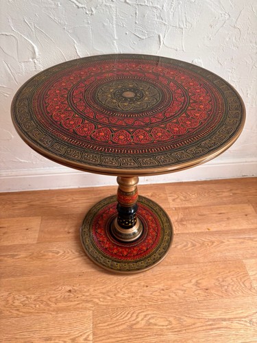 Hand painted round - hand,