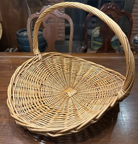 Large vintage wicker gathering - large,
