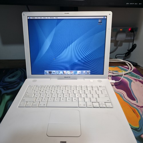 Apple ibook 933mhz laptop - apple,