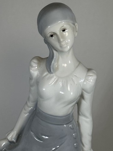 Nao lladro woman figurine - nao,