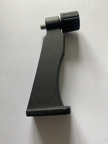 Binocular tripod mount adapter