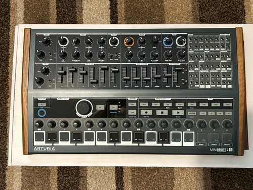 Arturia minibrute - minibrute, 2s