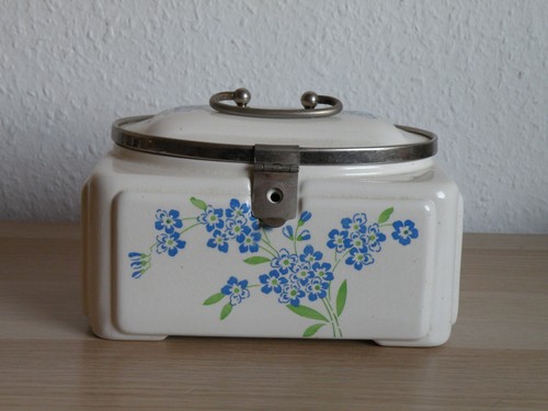 Ceramic lidded cookie jar art - lidded,