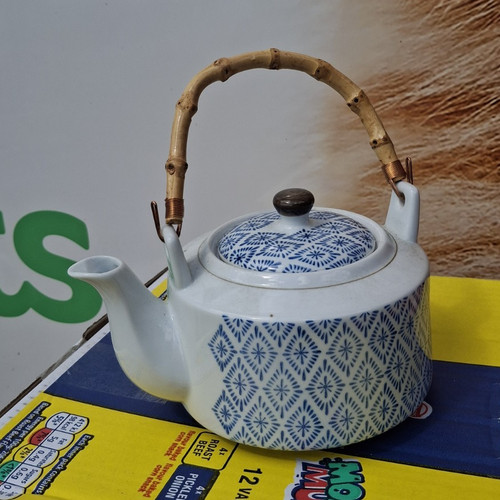 Vintage blue white - &,