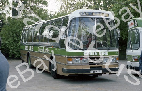 Bus negative copyright green - &,