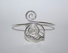 VINTAGE MATT SILVER FISH SWIRL UPPER ARM BANGLE (NEW & UNWORN)
