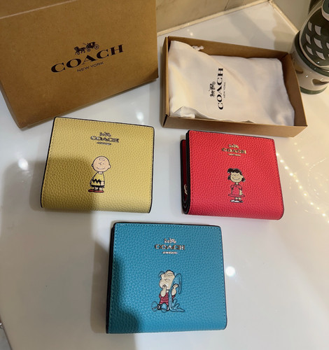 Nwt coach peanuts snap - nwt,