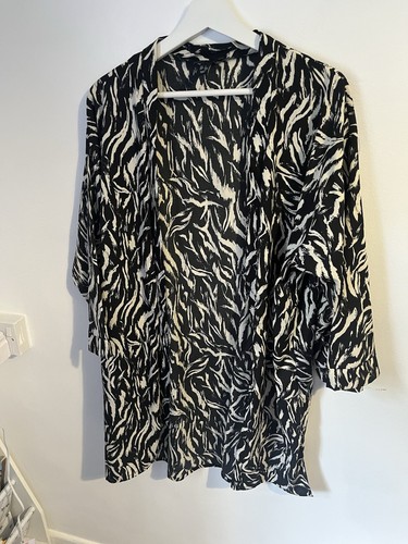 Women black and white - women’s,