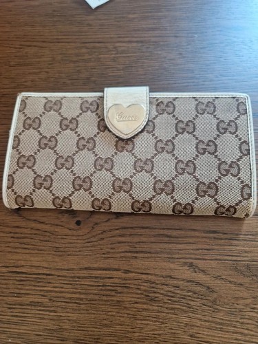 Gucci canvas heart emblem - gucci, gg
