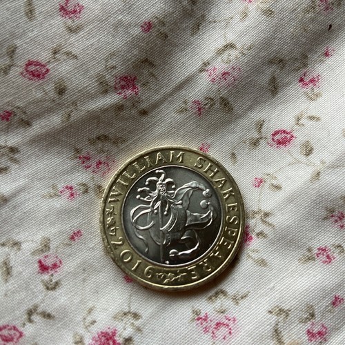 Rare mint error pound coin - error, £2