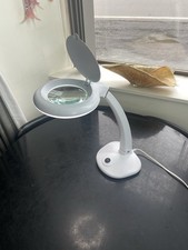 Table Lamp With Magnifying Window 240v 12w G10q Bulb Lifemax Model 1145mag 833