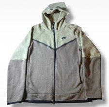 Men’s Small Green & Khaki Nike Tech Fleece. Pre-owned, But Great Conditions!